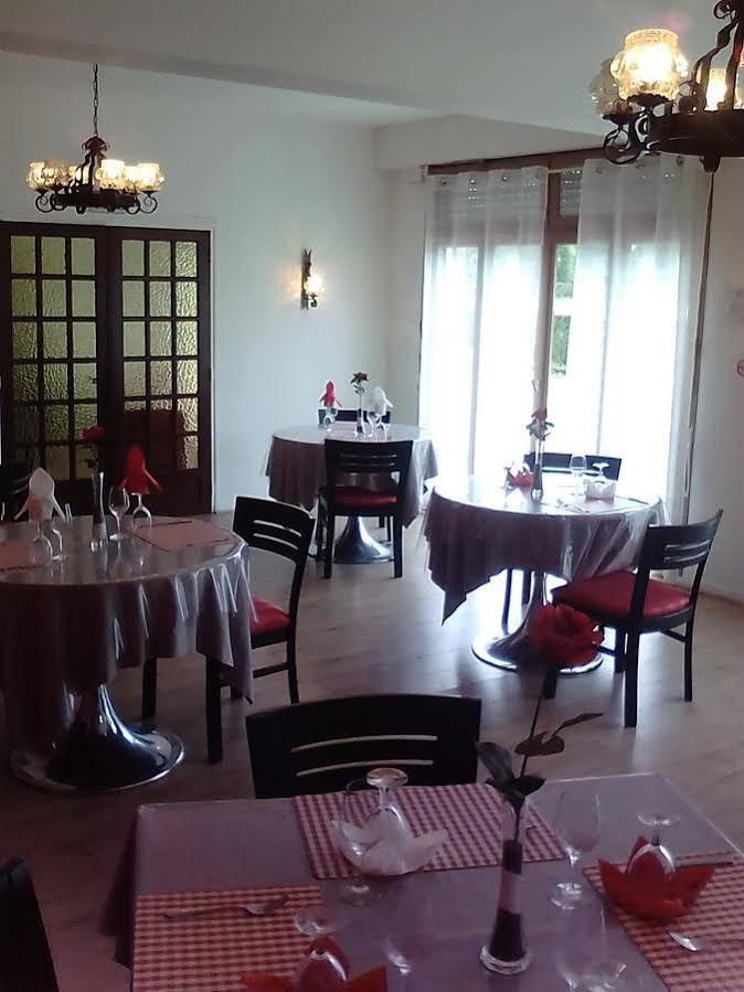 Hotel Restaurant Le Manguier Peyrat-de-Bellac Exterior photo