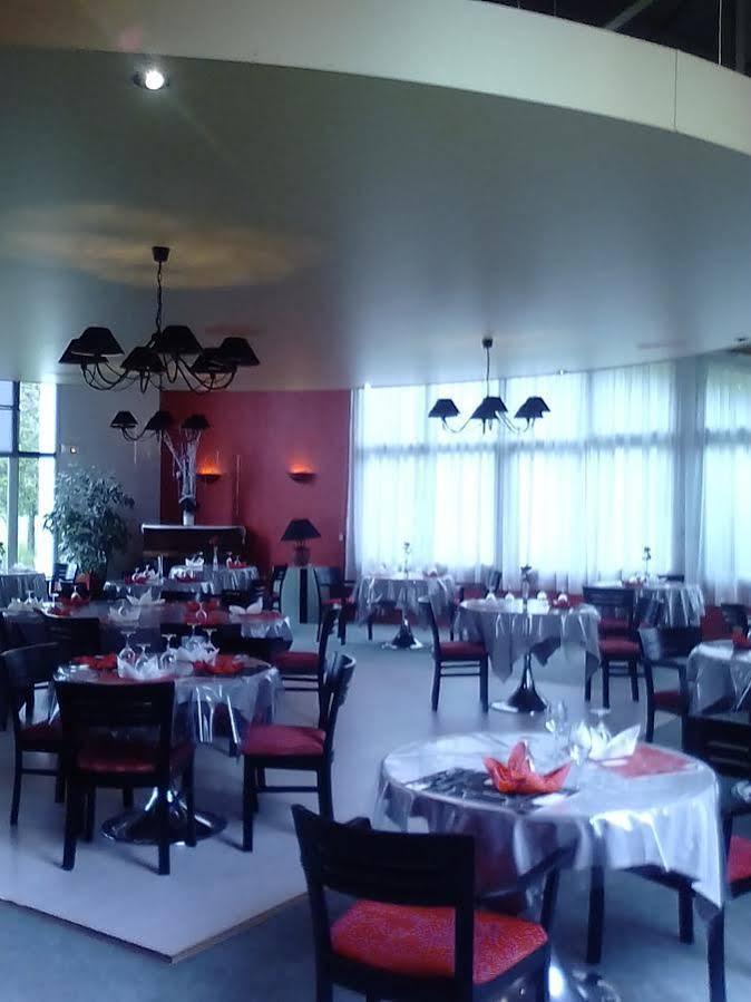 Hotel Restaurant Le Manguier Peyrat-de-Bellac Exterior photo
